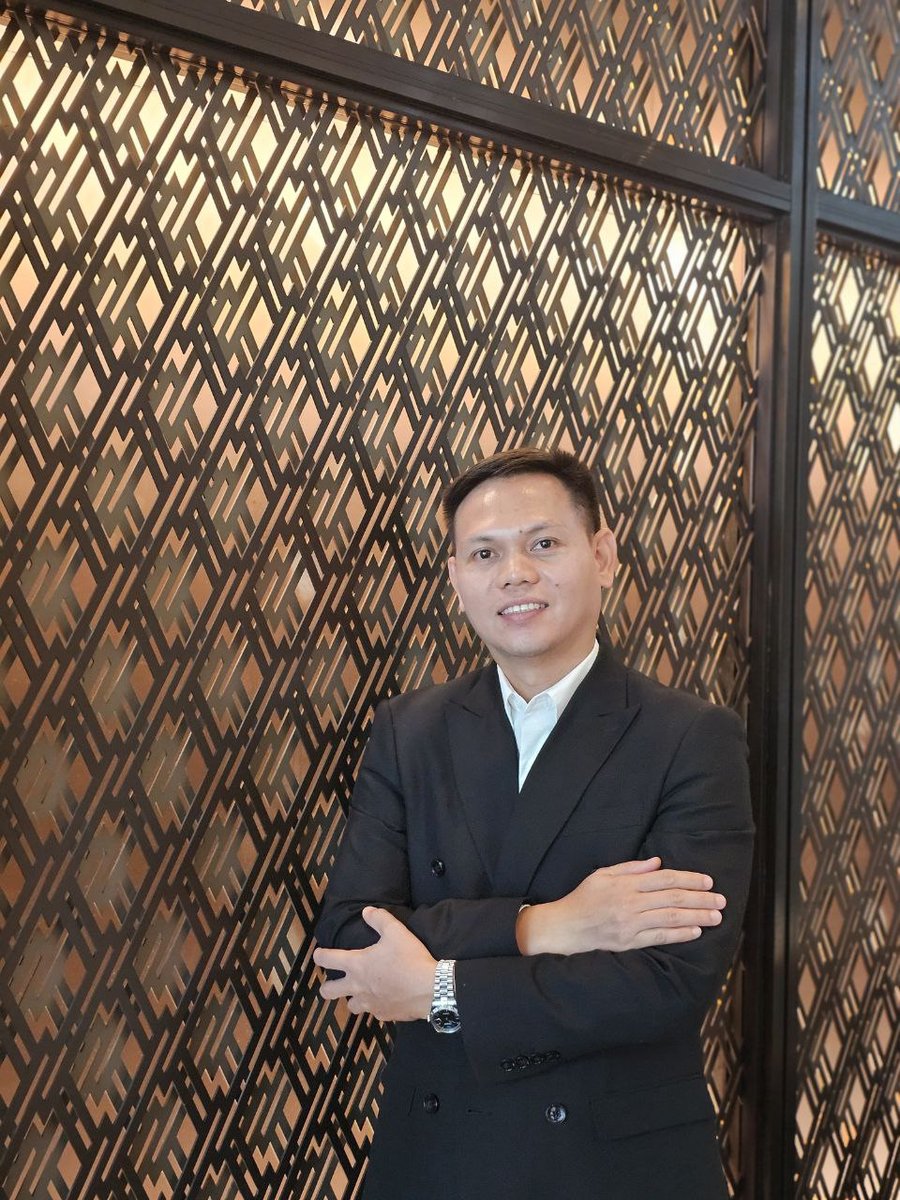 Je Ursos, licensed real estate broker